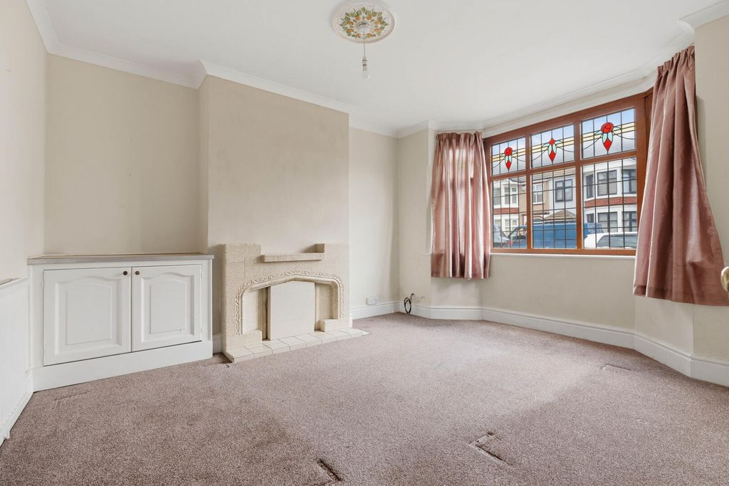 Property photo 2 of 25 Living Room