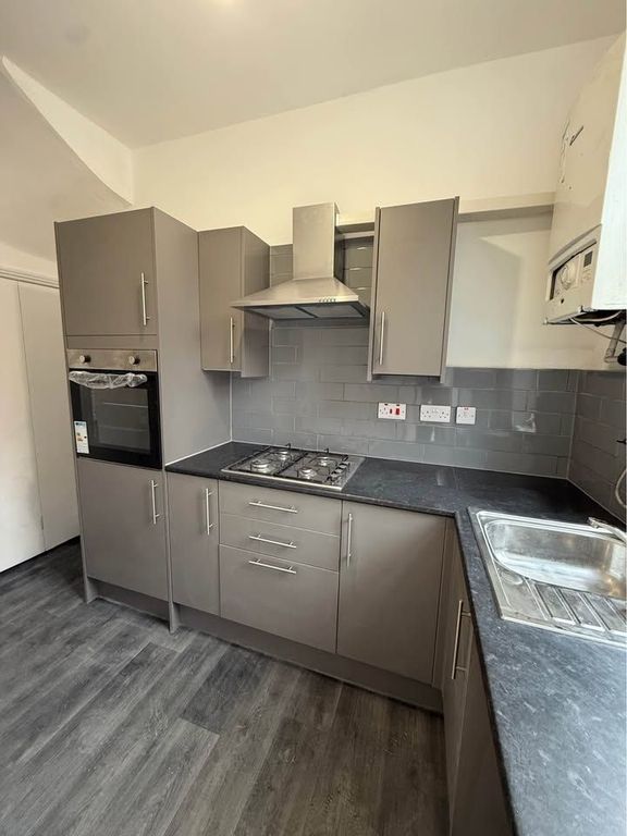 Property photo 3 of 8 Kitchen