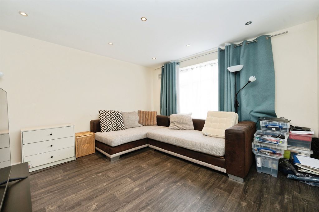 Property photo 3 of 31