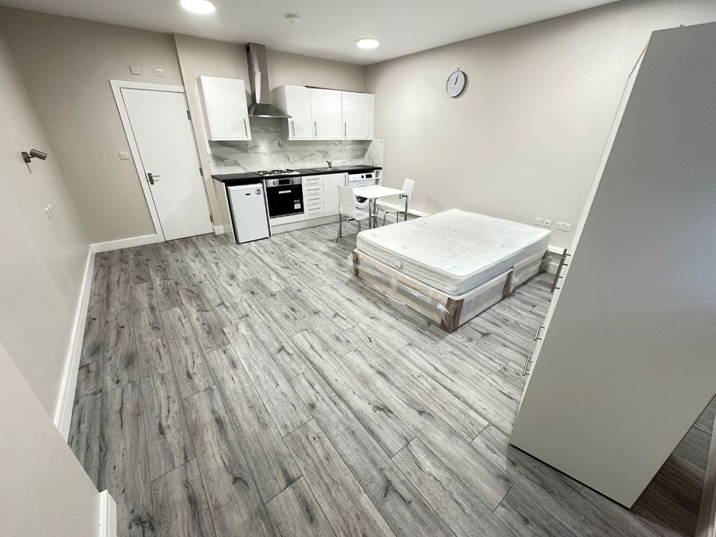 Property photo 3 of 8 4853373