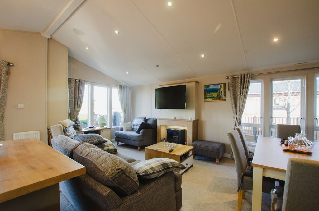 Property photo 2 of 11 3 Vernon Villas - Tps 01208 872728-28