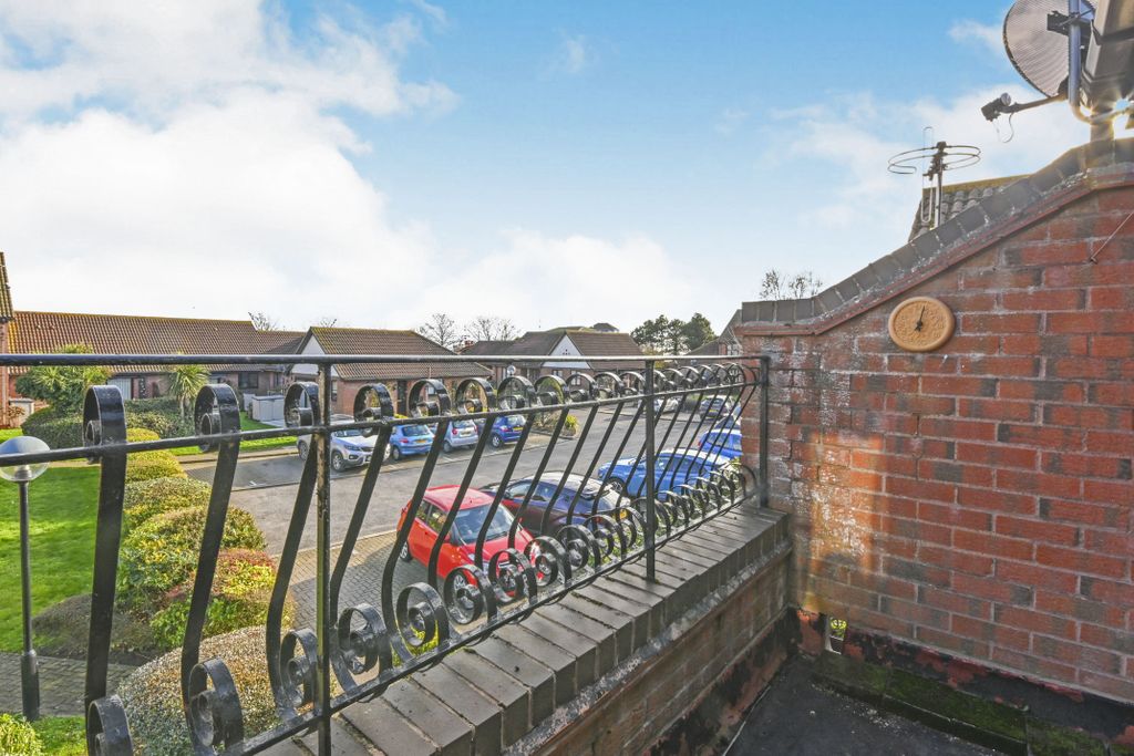 Property photo 2 of 16 Balcony