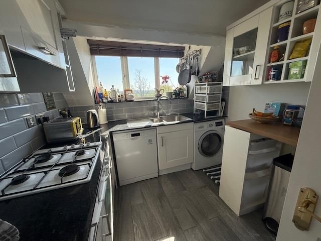 Property photo 3 of 6 Kitchen