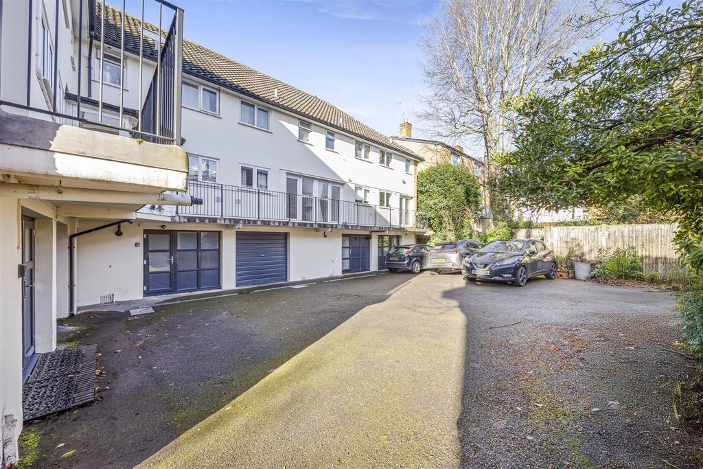 Property photo 3 of 15 Communal Parking