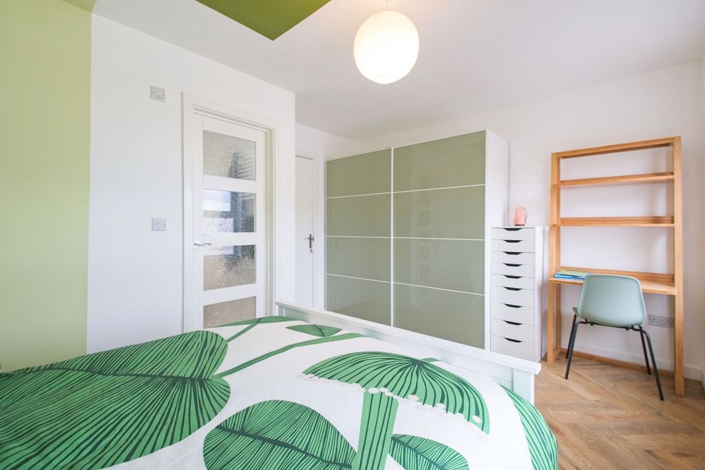 Property photo 2 of 10 Bedroom