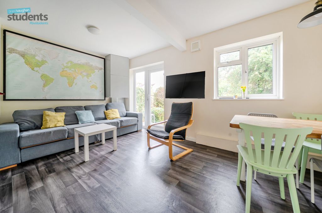 Property photo 2 of 13 31Ebd75F-78Ad-44F...