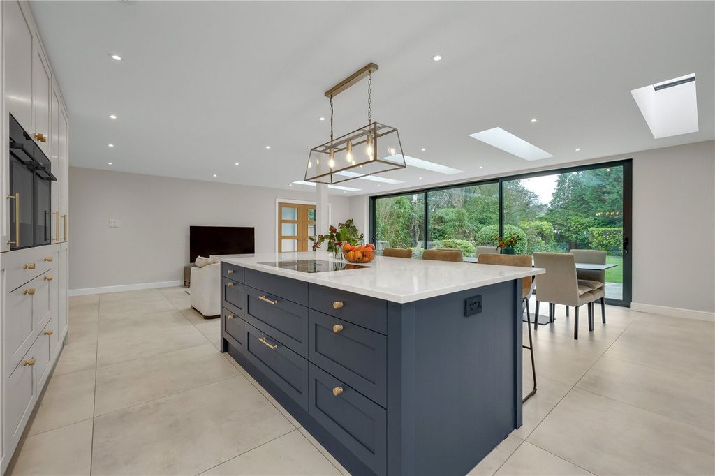 Property photo 3 of 15 Kitchen