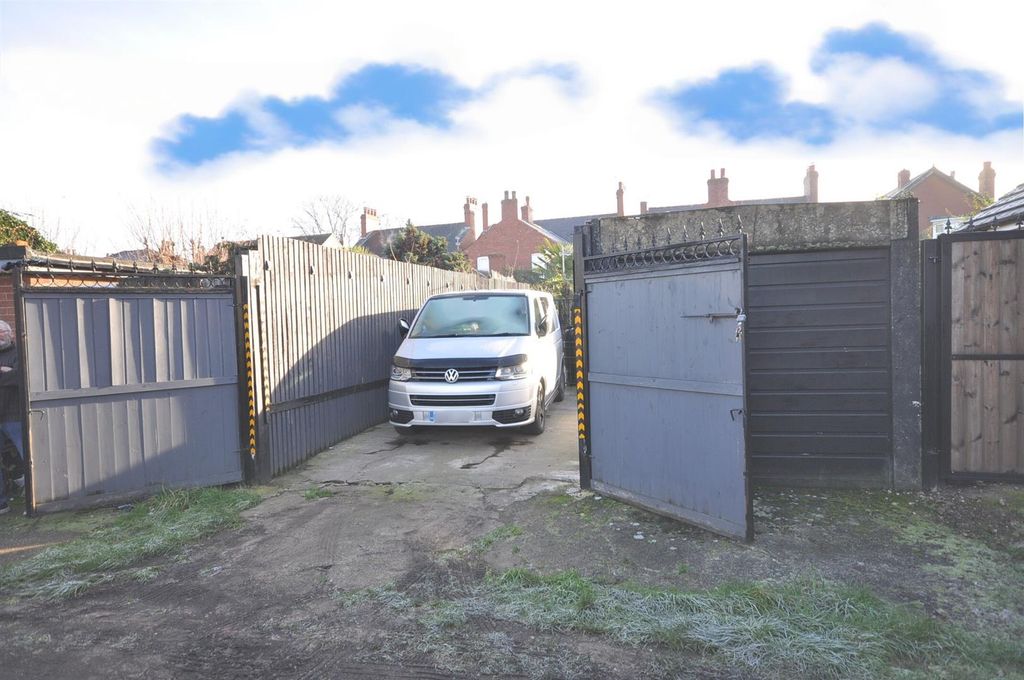 Property photo 2 of 32 Dsc_0504 A.Jpg