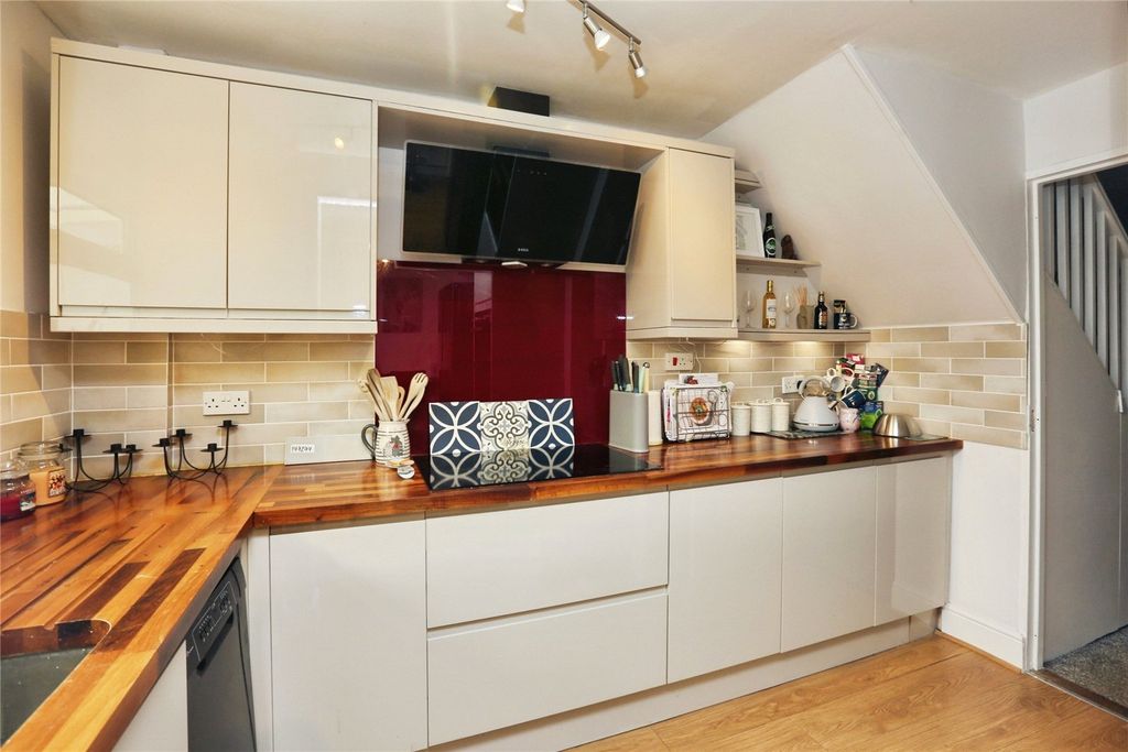Property photo 3 of 23 Kitchen