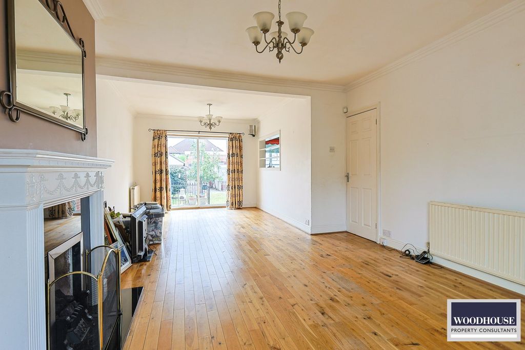 Property photo 2 of 23