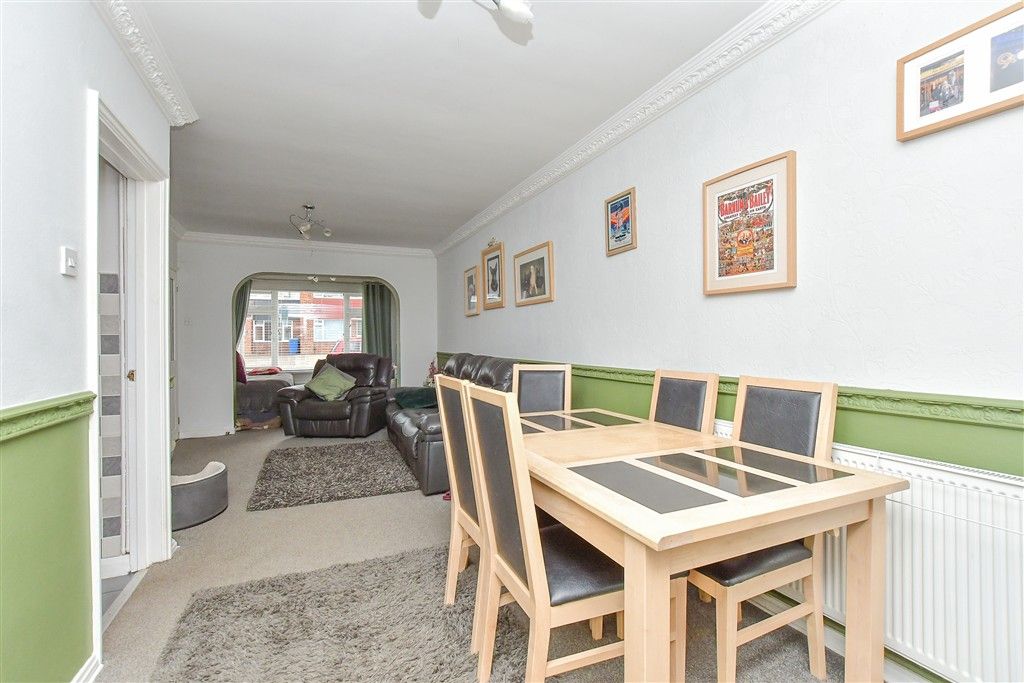 Property photo 3 of 10 Lounge/ Dining Area