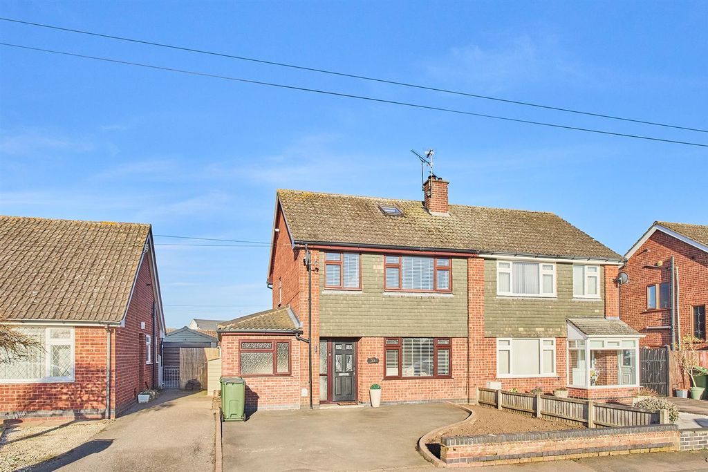 Property photo 1 of 18 Park Road, Sapcote 17.Jpg