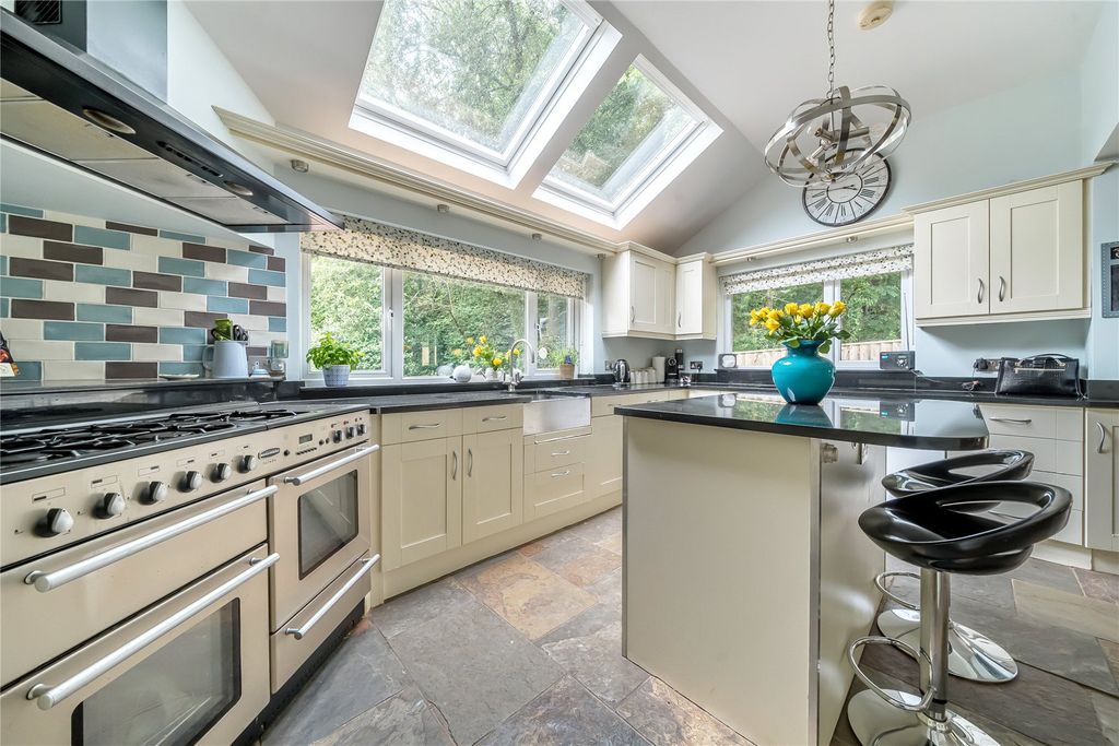 Property photo 2 of 19 Kitchen