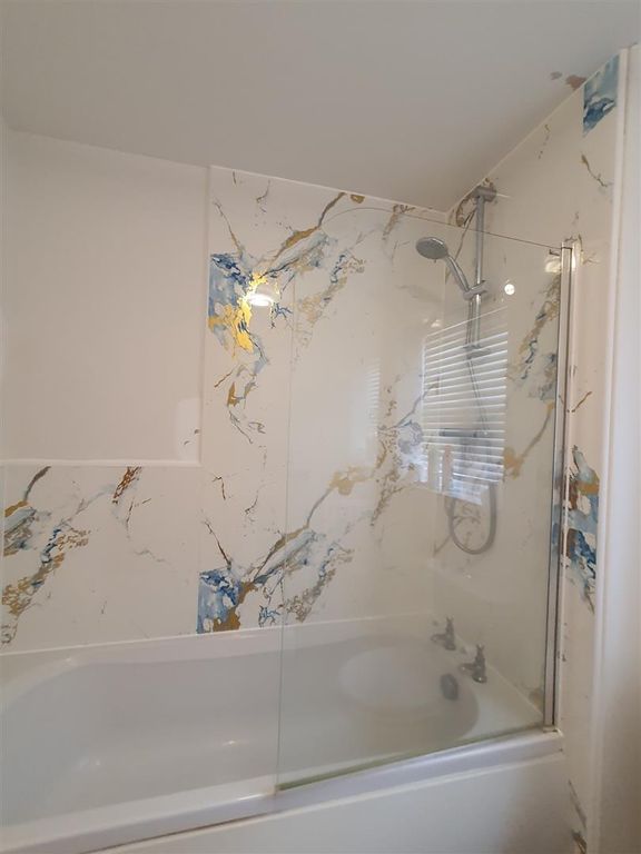 Property photo 3 of 10 Bathroom.Jpg