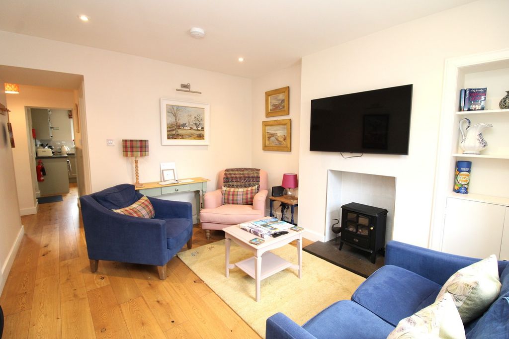 Property photo 2 of 14 Lounge