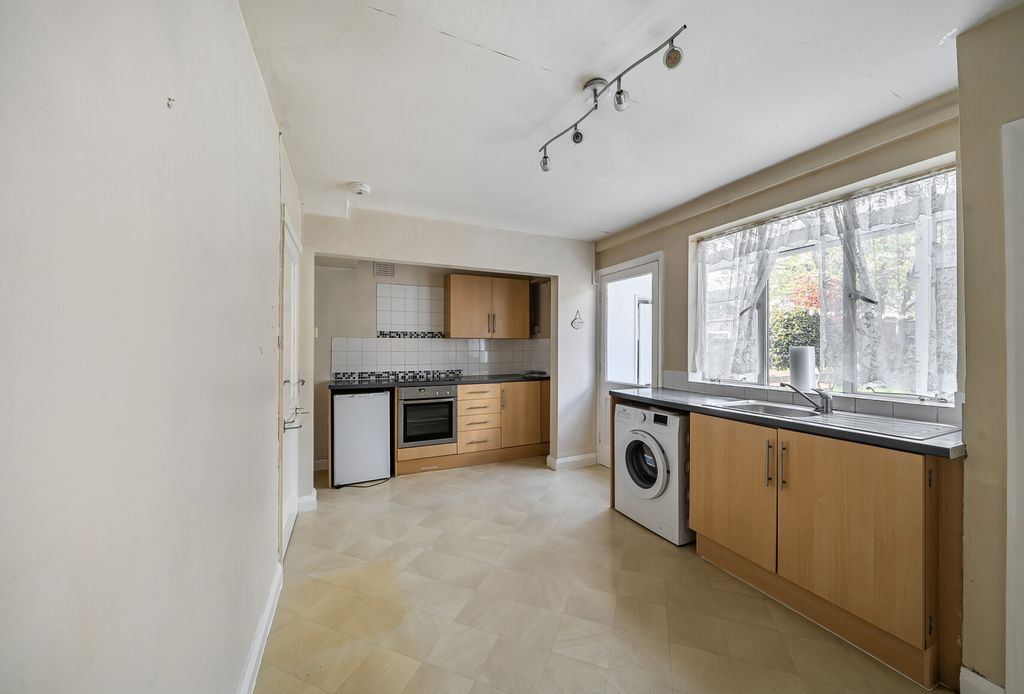 Property photo 2 of 8 1447376-13-69Dfb8...