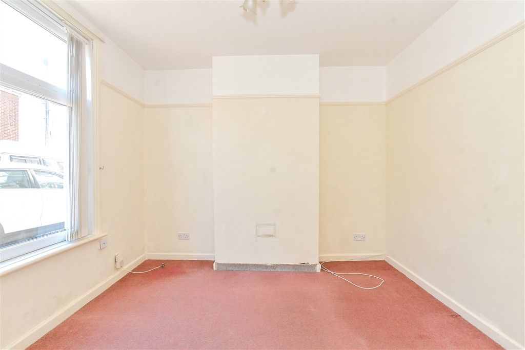 Property photo 3 of 8 Lounge