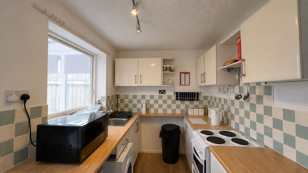 Property photo 2 of 12 Kitchen