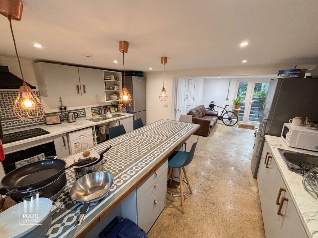 Property photo 3 of 10 Photo 1