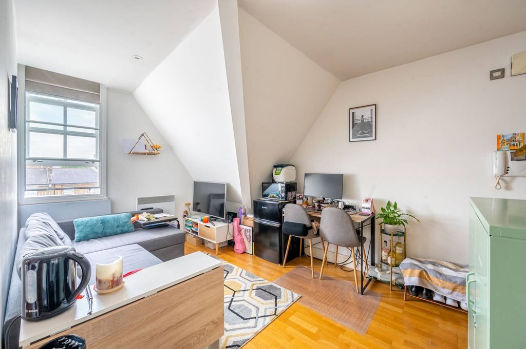 Property photo 1 of 5
