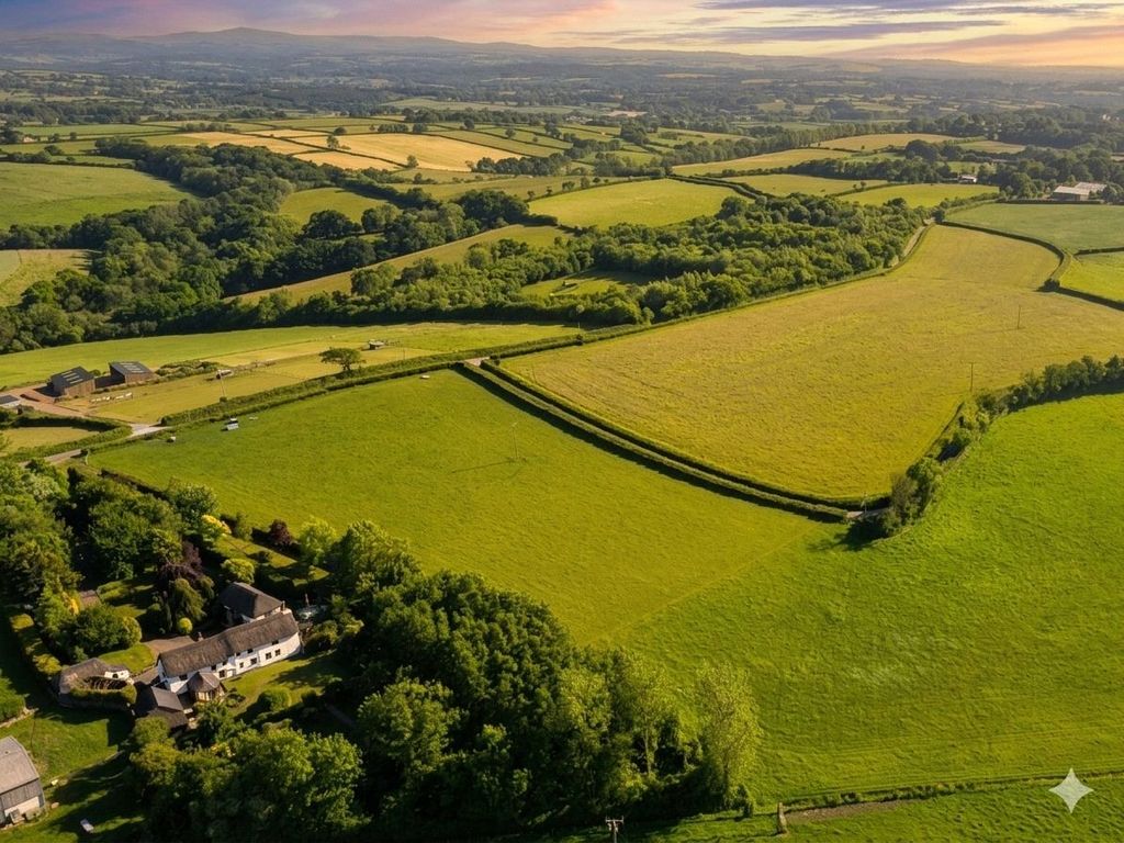 Property photo 2 of 30 Surrounding Area