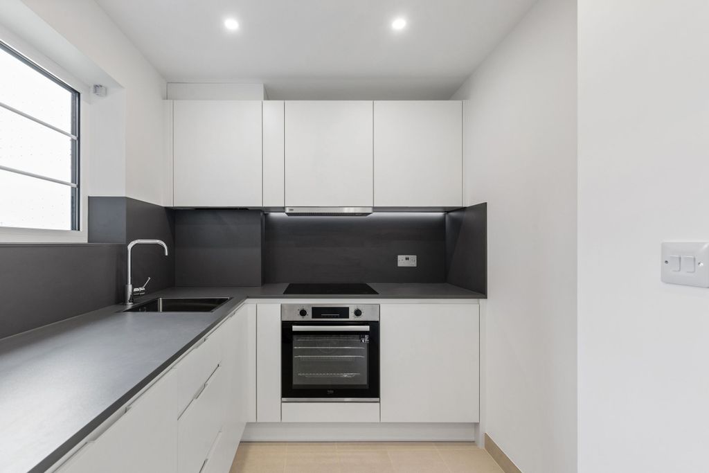 Property photo 1 of 17 Kitchen