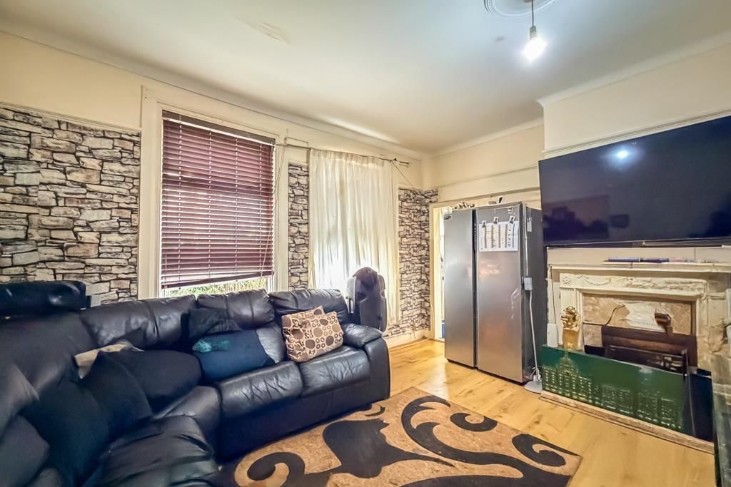 Property photo 2 of 13 Lounge