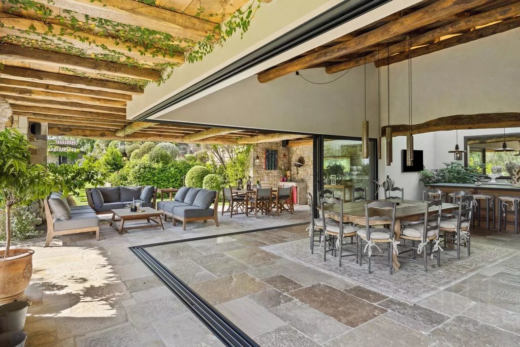 Property photo 2 of 11