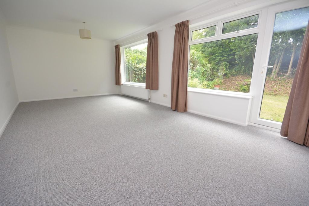 Property photo 2 of 9 Lounge