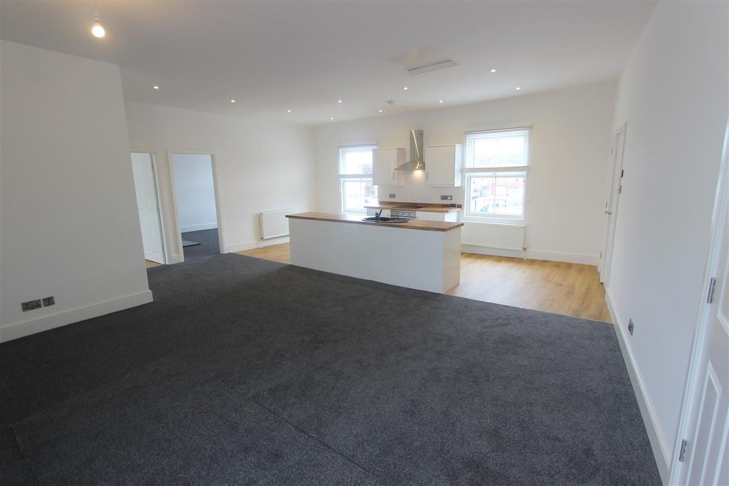 Property photo 1 of 7 Lounge/Dining/Kitchen