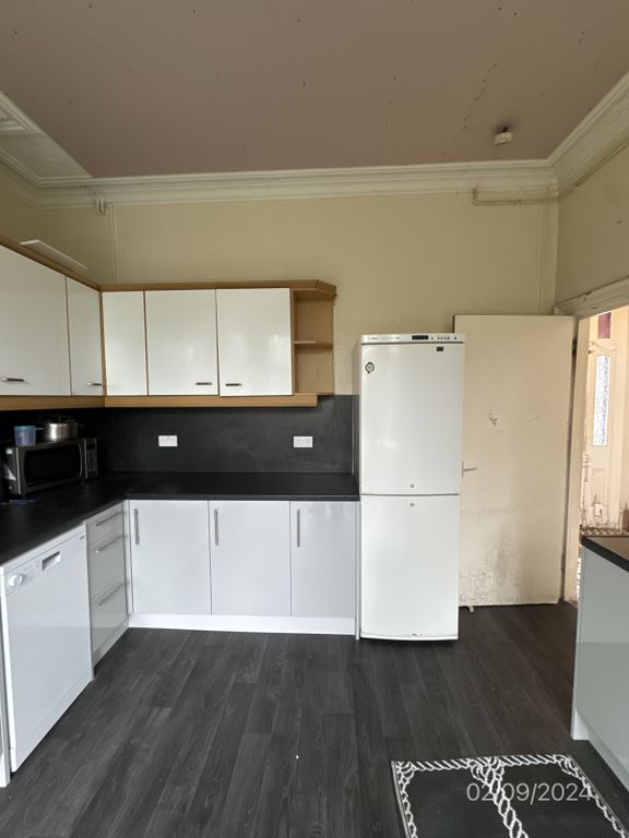 Property photo 1 of 18 6 Bedroom Detached For Rent