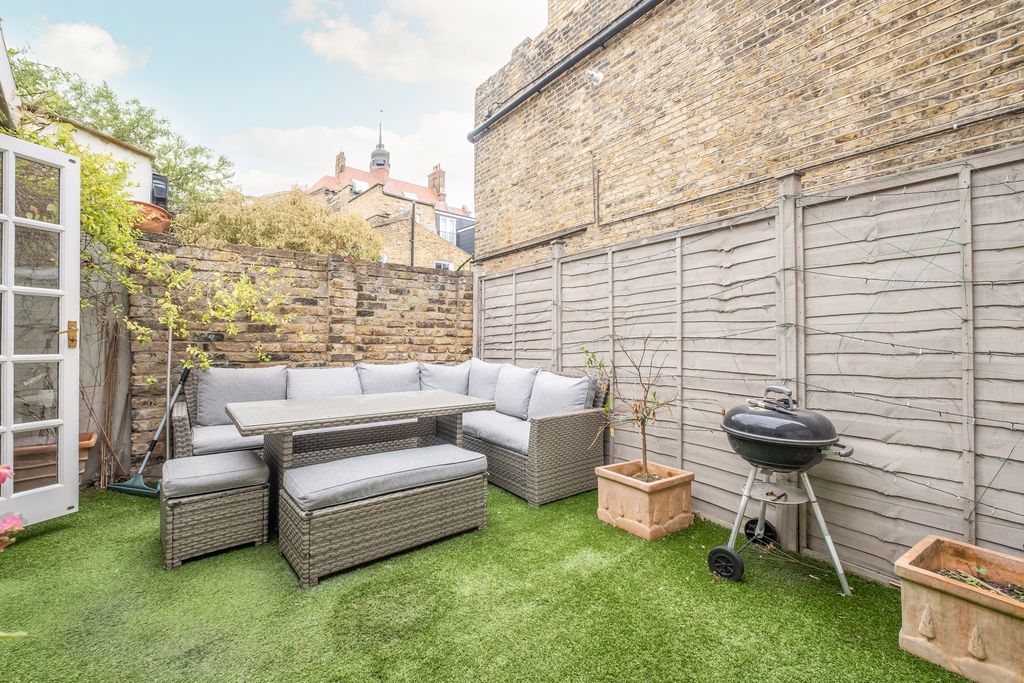 Property photo 2 of 9 Garden