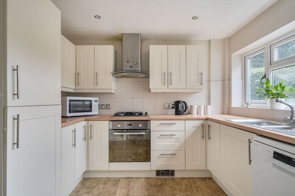 Property photo 2 of 18 Kitchen