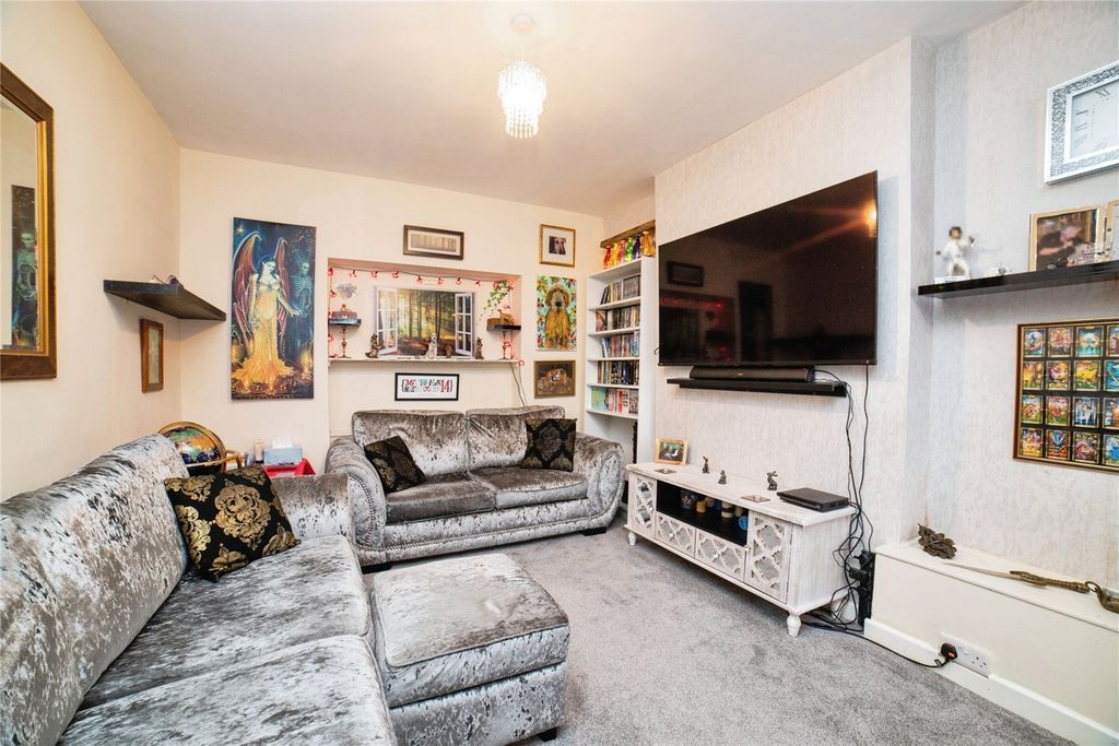 Property photo 3 of 14 Lounge