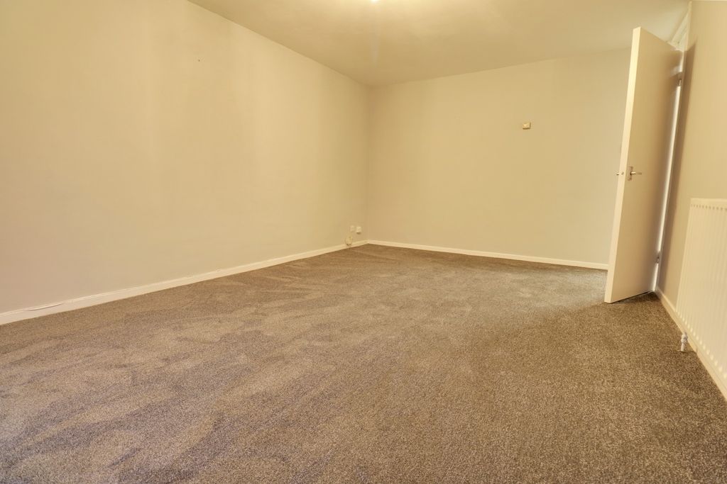 Property photo 3 of 10 4696613