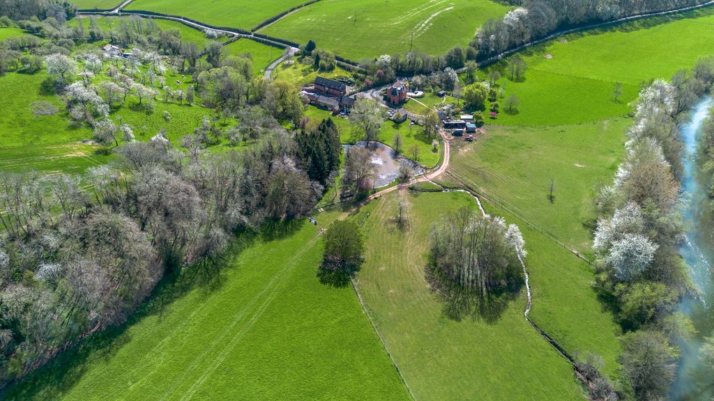 Property photo 2 of 35