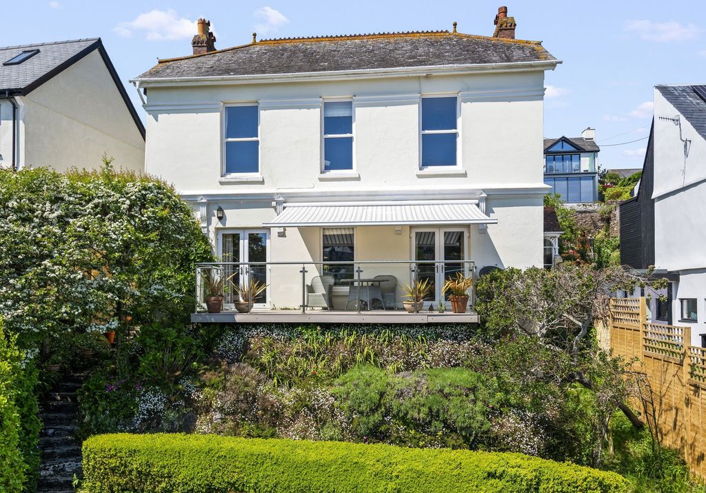 Property photo 1 of 18