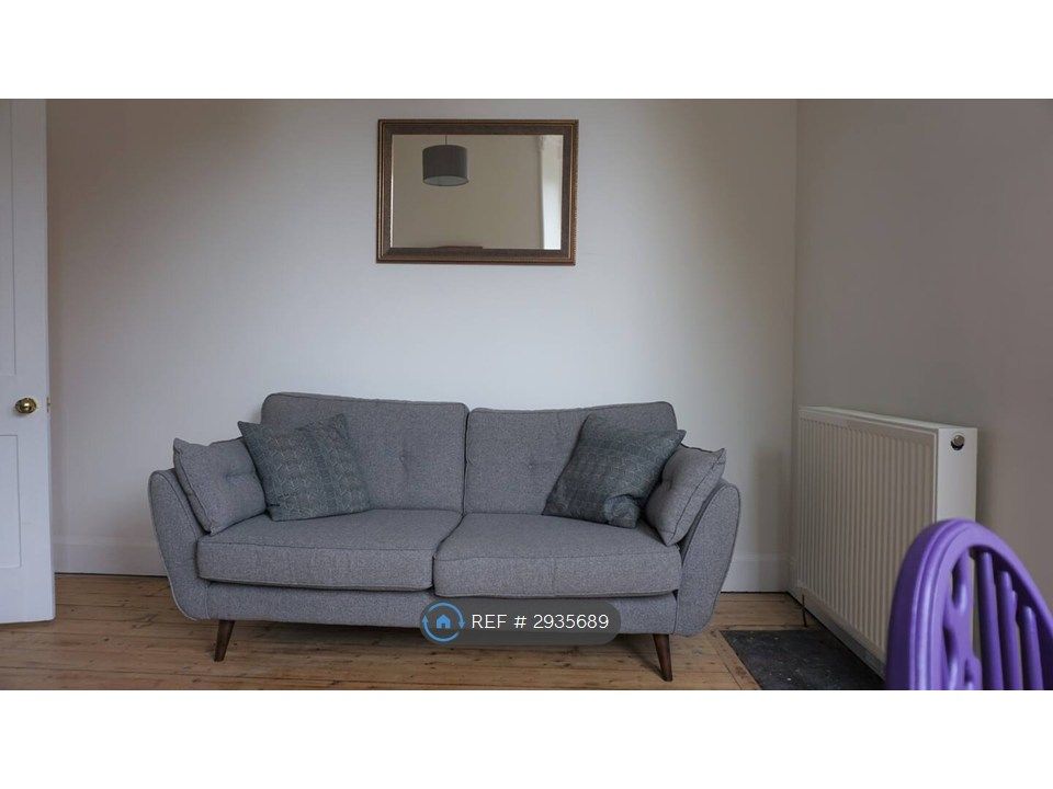 Property photo 3 of 9 Living Room