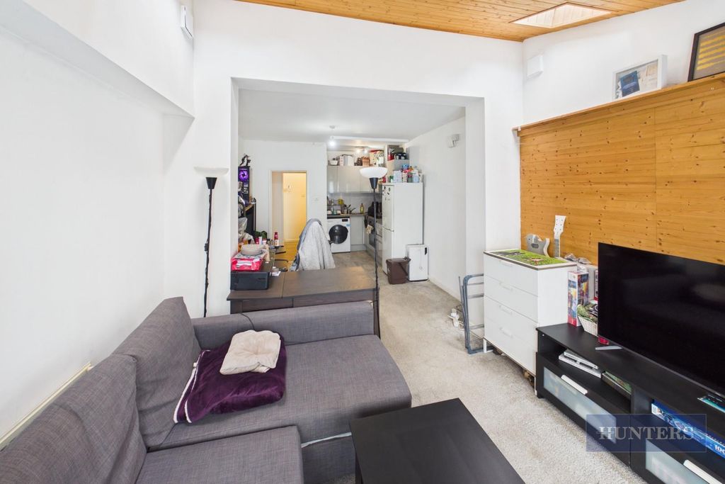 Property photo 2 of 12 Cam05152G0-Pr0435-Still015.Jpg