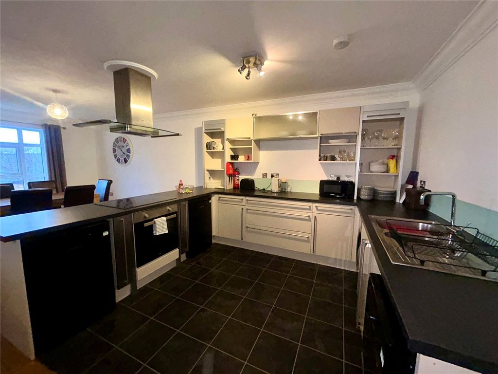 Property photo 2 of 18 Picture No. 17