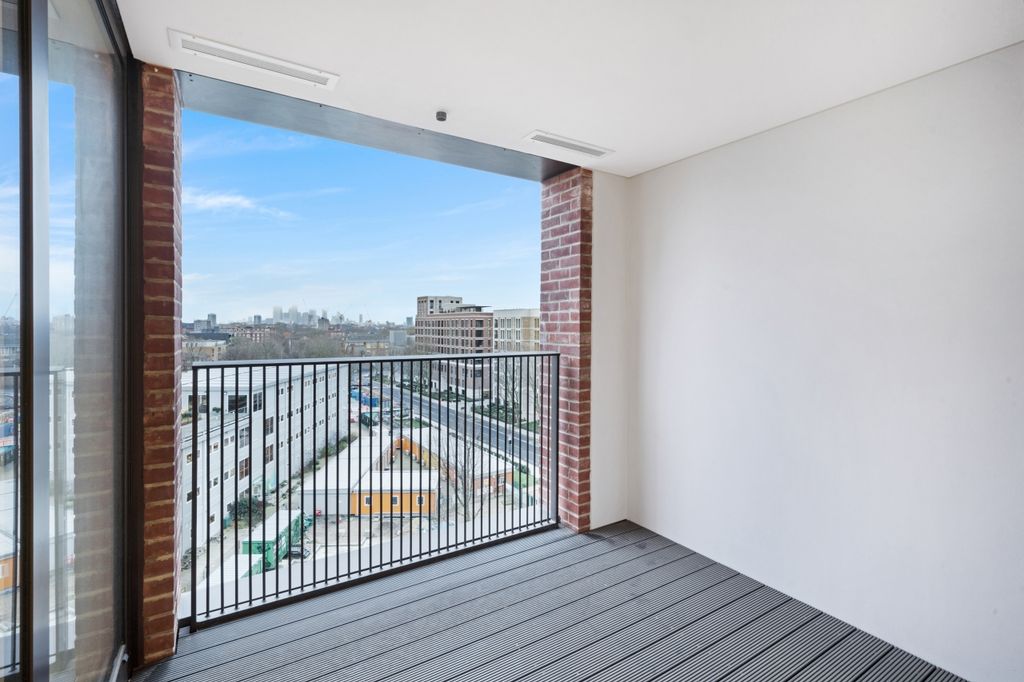 Property photo 3 of 8 Balcony