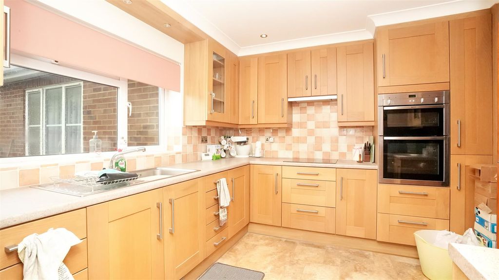 Property photo 2 of 24 Bradley.Cooper@Simpsonspropertyexperts.Co.uk25.Jpg