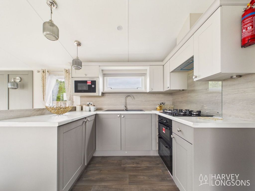 Property photo 2 of 17 Willerby Salisbury Kitchen Silver Sands Holiday Park