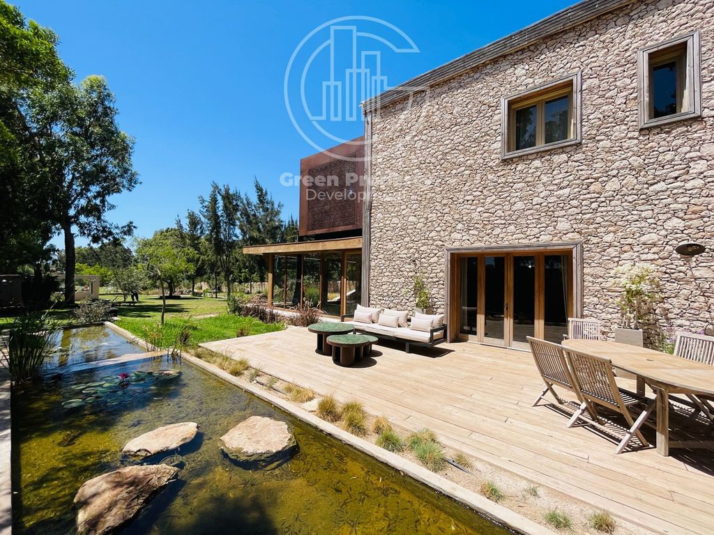 Property photo 1 of 60