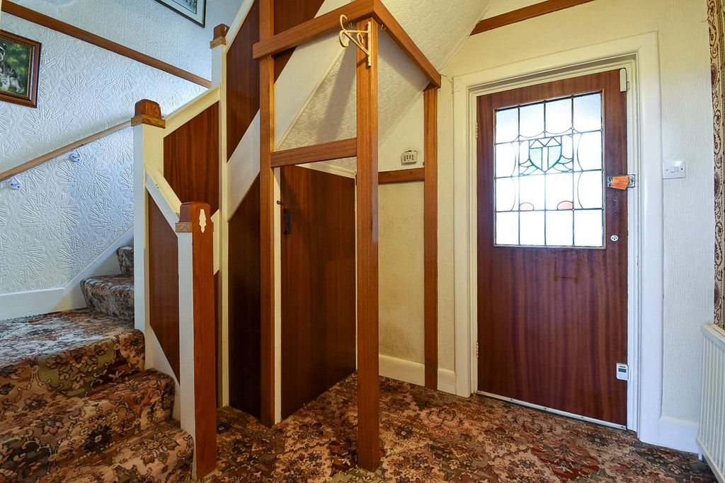 Property photo 3 of 27