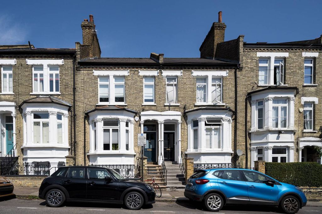 Property photo 1 of 32
