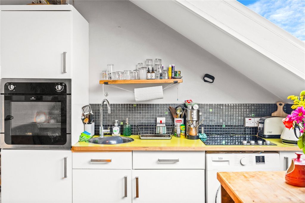 Property photo 2 of 17 Picture No. 14