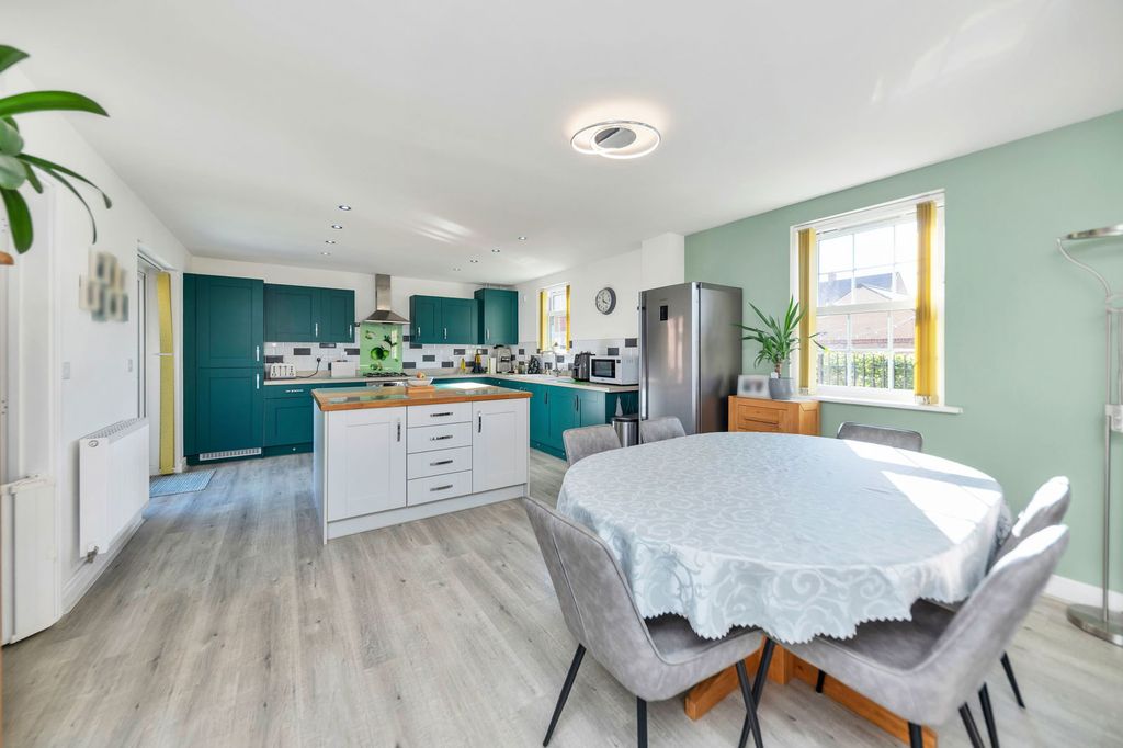 Property photo 3 of 22