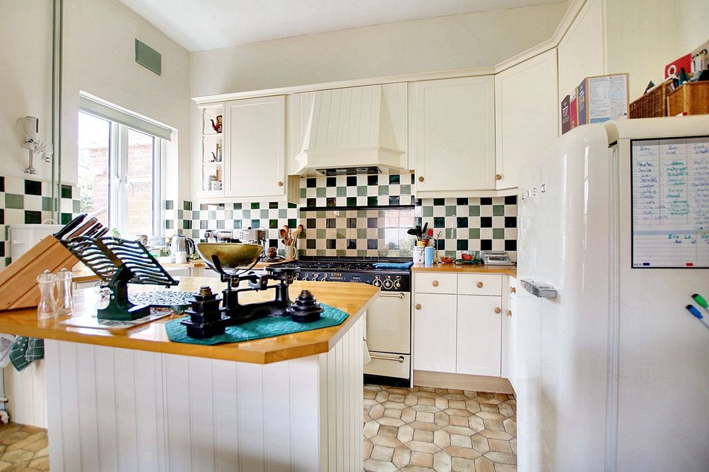 Property photo 3 of 42