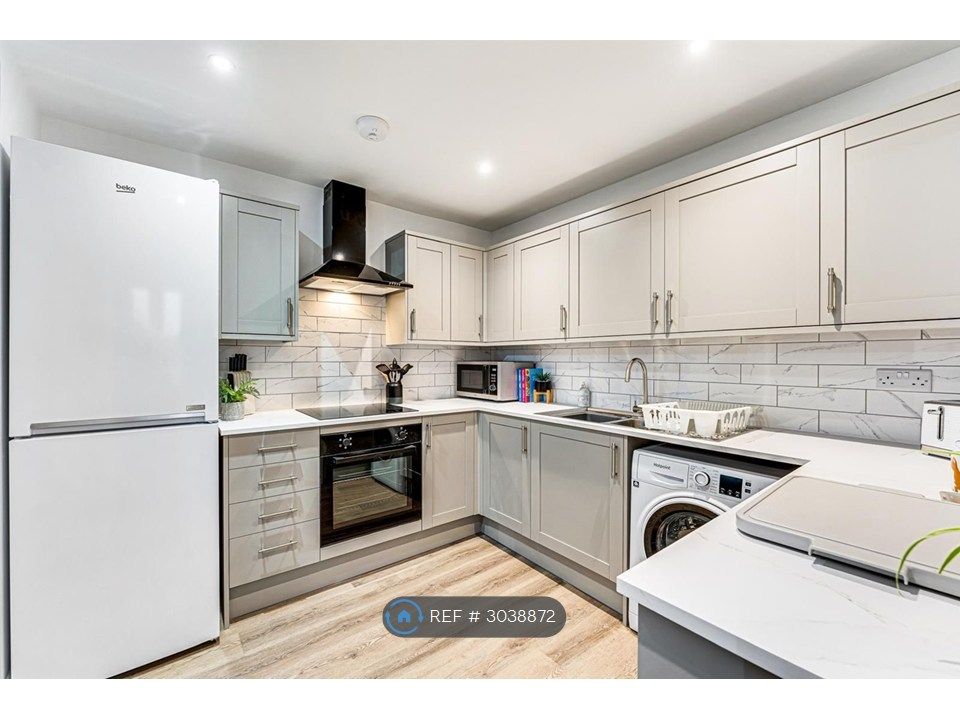 Property photo 3 of 9 Kitchen